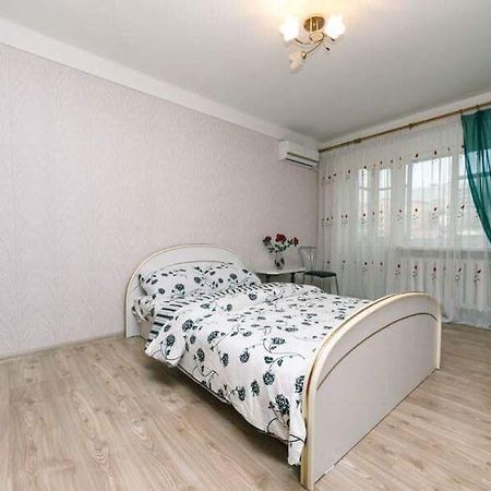 Comfortable One Bad Near Guliver Kyiv Exterior photo