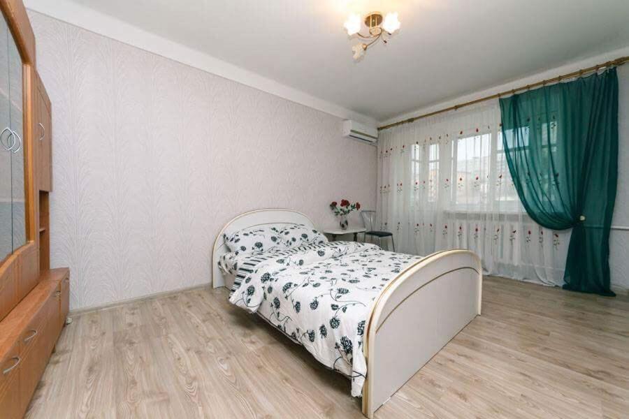 Comfortable One Bad Near Guliver Kyiv Exterior photo