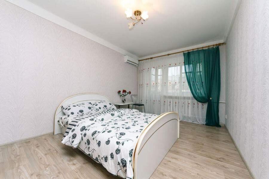 Comfortable One Bad Near Guliver Kyiv Exterior photo